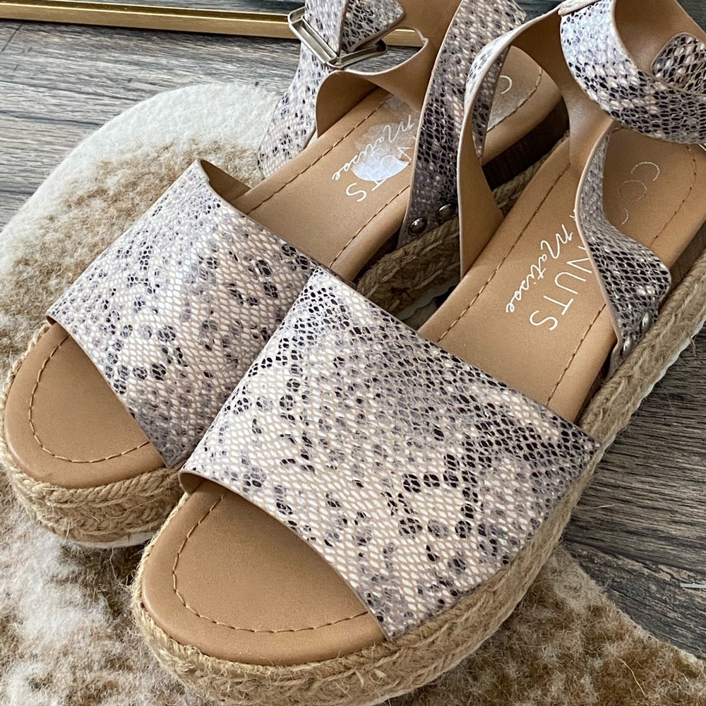 SUMMER PLATFORM SANDALS